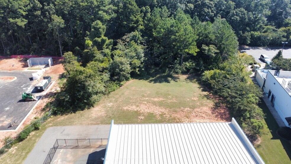 More Photos Of 11430 Tara Blvd, Hampton Freestanding For Lease