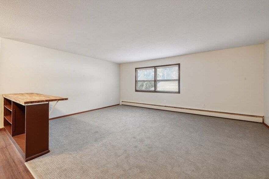 More Photos Of 2009-2017 Commerce Blvd, Mound Apartments For Sale