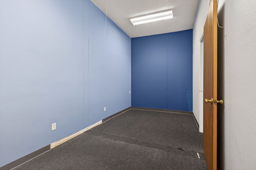 More Photos Of 1109-1115 Kimbark St, Longmont Storefront For Lease