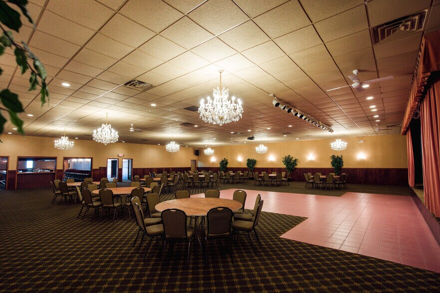 More Photos Of 720 N Wisconsin Ave, Elkhorn Restaurant For Sale