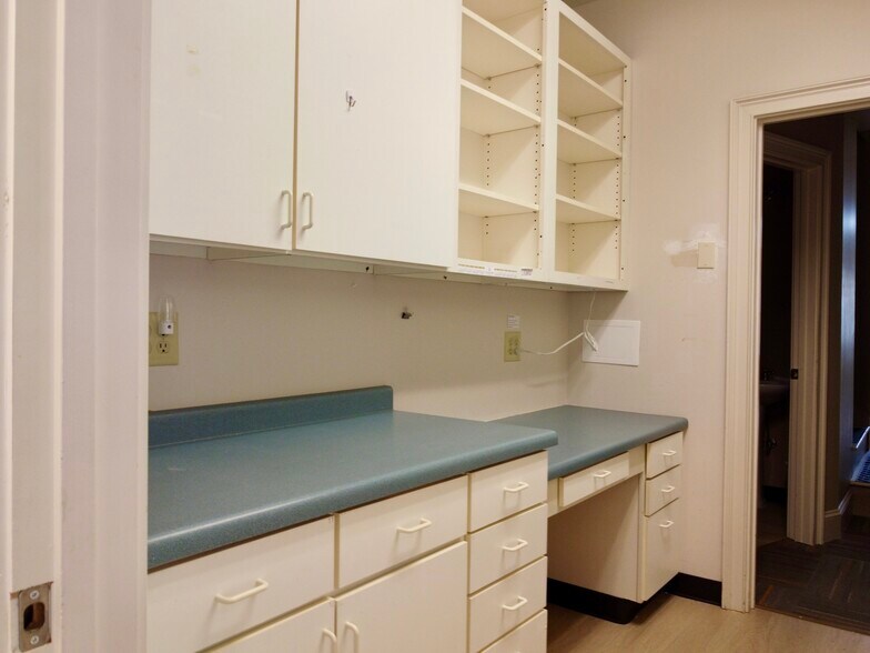 More Photos Of 3218 Mill St, Covington Medical For Sale