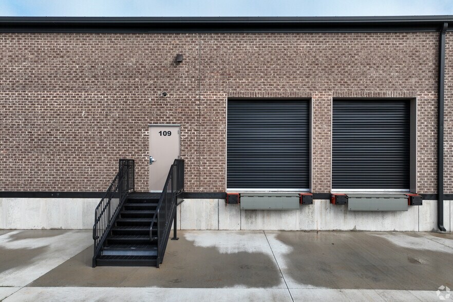 More Photos Of 8229 Tyner Rd, Colfax Flex For Lease
