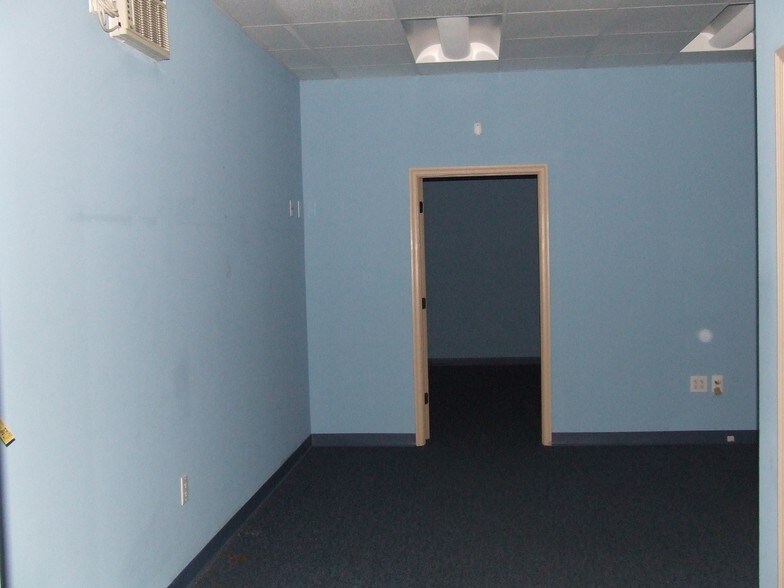 More Photos Of 876 N Lenola Rd, Moorestown Warehouse For Lease
