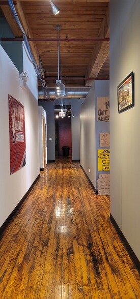 More Photos Of 1100 W Cermak Rd, Chicago Light Distribution For Lease