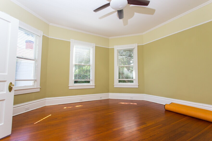 More Photos Of 921 N Palafox St, Pensacola Office For Sale