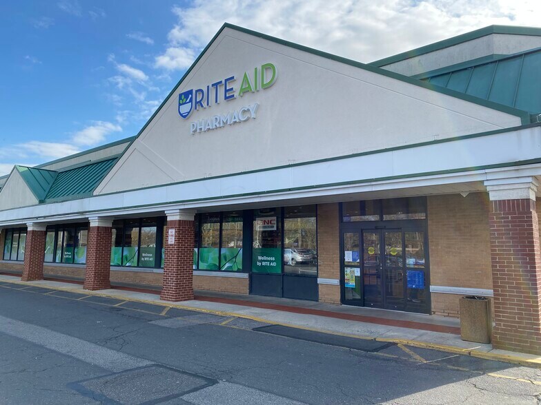 More Photos Of 478 Union Blvd, West Islip Unknown For Lease