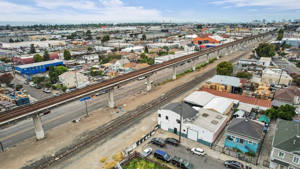 More Photos Of 909 53rd Ave, Oakland Warehouse For Sale