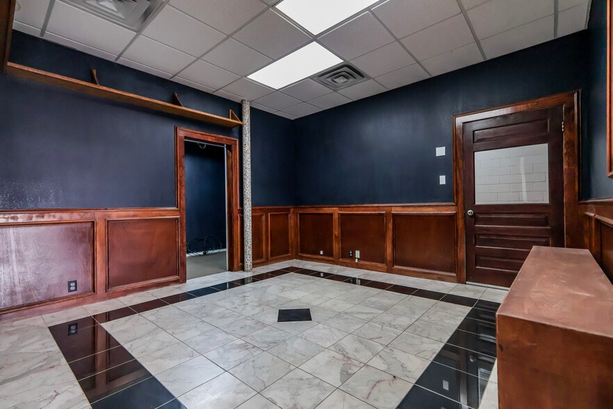 More Photos Of 3209 34th St, Lubbock Flex For Lease