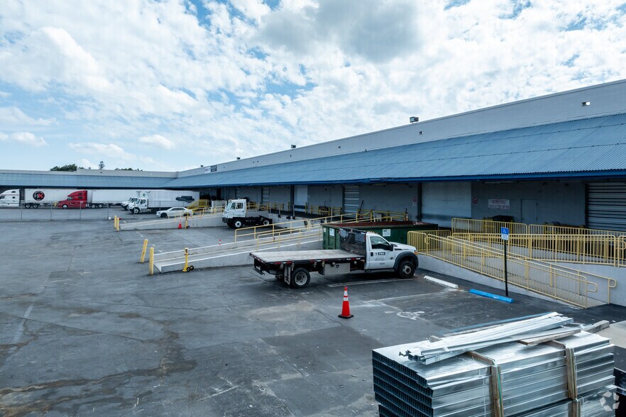 More Photos Of 7000 NW 32nd Ave, Miami Warehouse For Lease