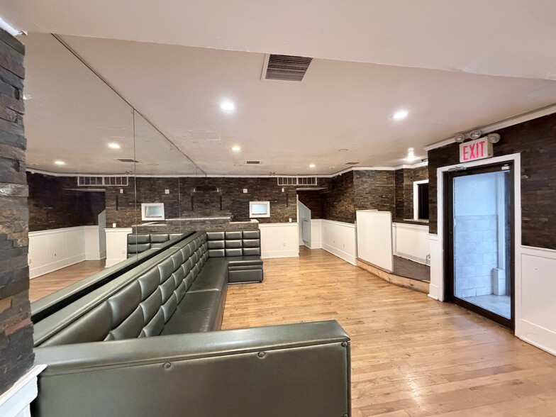 More Photos Of 19401 Linden Blvd, Saint Albans General Retail For Lease