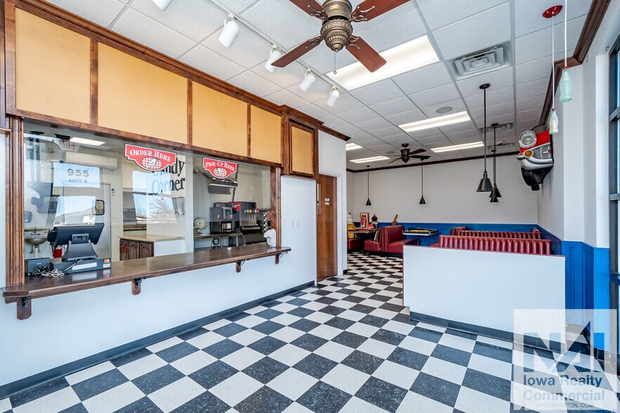 More Photos Of 955 29th Ave, Marion General Retail For Lease