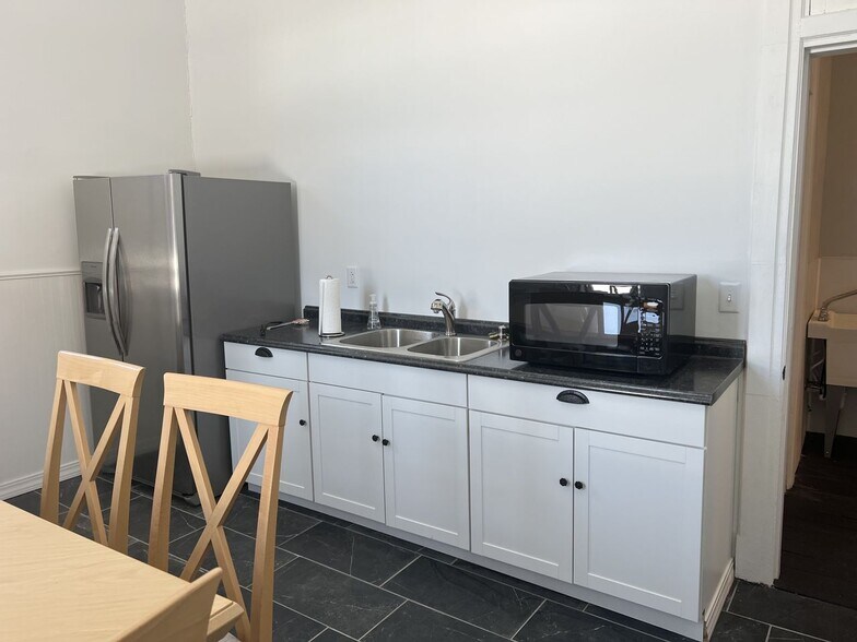 More Photos Of 124 N Main Ave, Sidney Flex For Lease