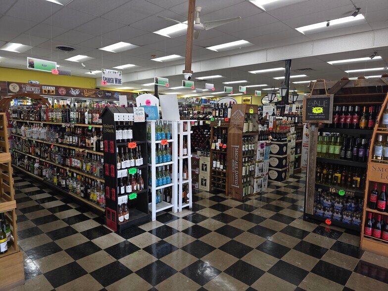 More Photos Of 6500 Frederick Rd, Catonsville General Retail For Sale