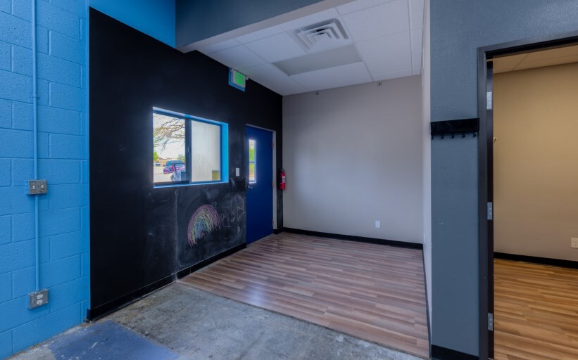 More Photos Of 776 W Baseline Rd, Lafayette Warehouse For Lease