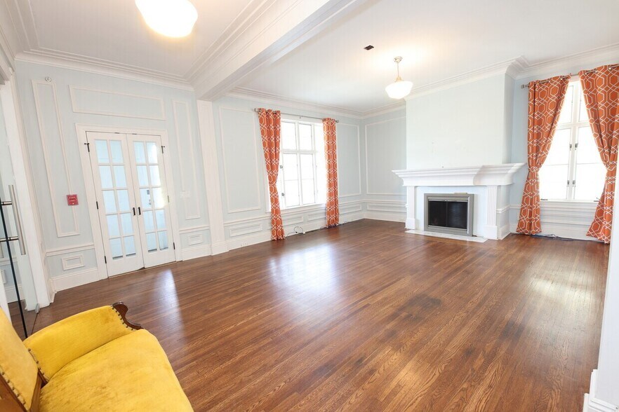 More Photos Of 12 Lotus Ave, Chester Specialty For Lease