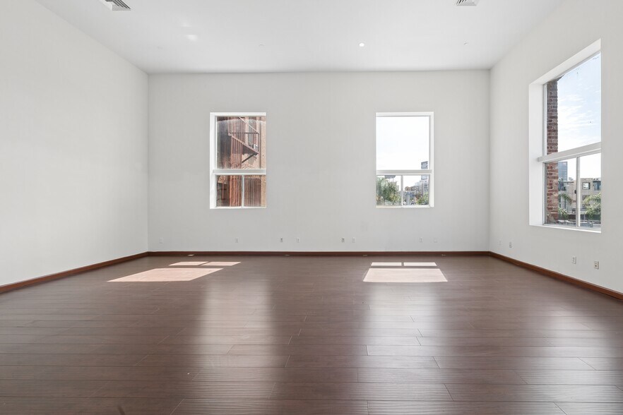 More Photos Of 6410-6412 Hollywood Blvd, Los Angeles Storefront Retail Office For Lease