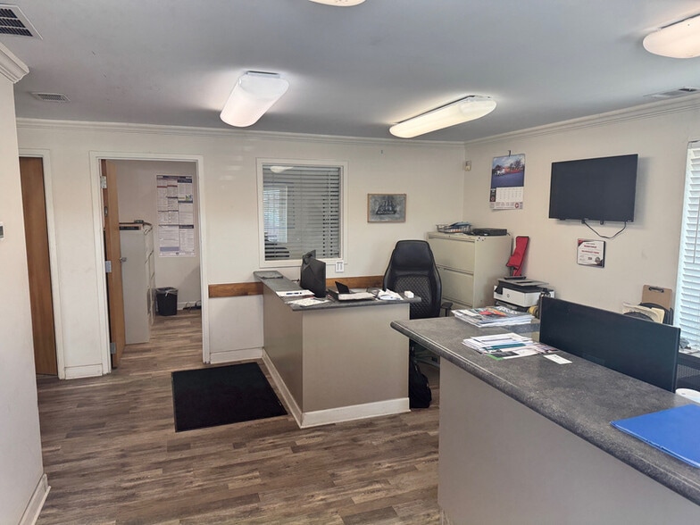 More Photos Of 4620 Virginia Ave, Kansas City Warehouse For Lease