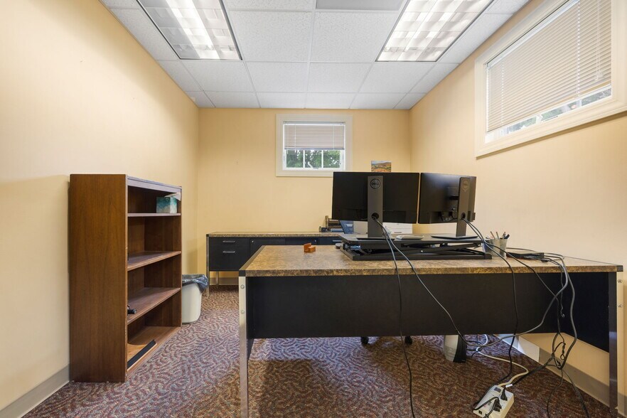 More Photos Of 828 Lynn Fells Pky, Melrose Office For Lease