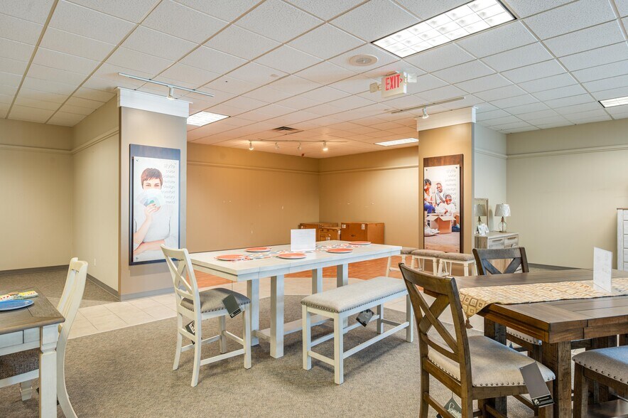 More Photos Of 126 State Road 60 W, Lake Wales Freestanding For Sale