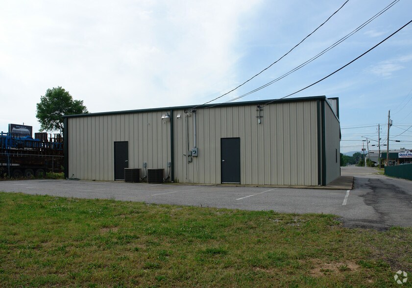 More Photos Of 1631 E Hamric Dr, Oxford Medical For Sale