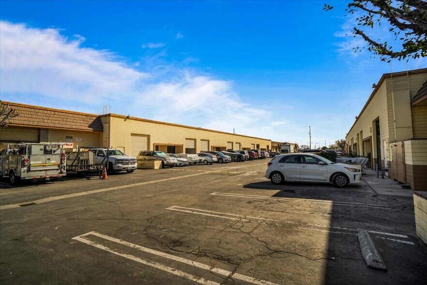 More Photos Of 12455 Branford St, Pacoima Warehouse For Sale