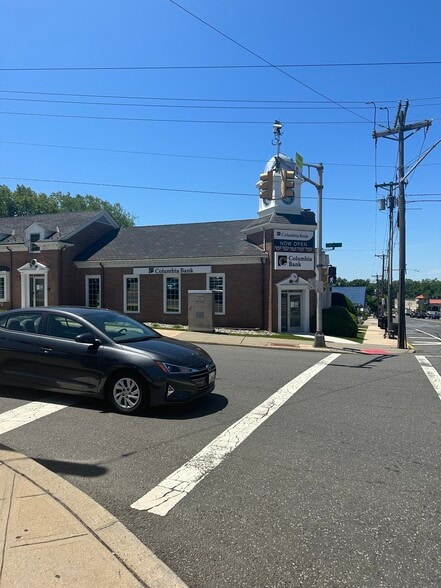More Photos Of 560-570 Cedar Ln, Teaneck Bank For Lease
