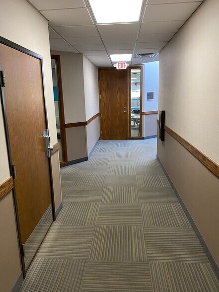 More Photos Of 33481 W 14 Mile Rd, Farmington Hills Office For Sale