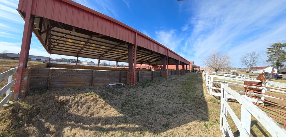 More Photos Of 10181 Stateline Rd, Olive Branch Horse Stables For Sale