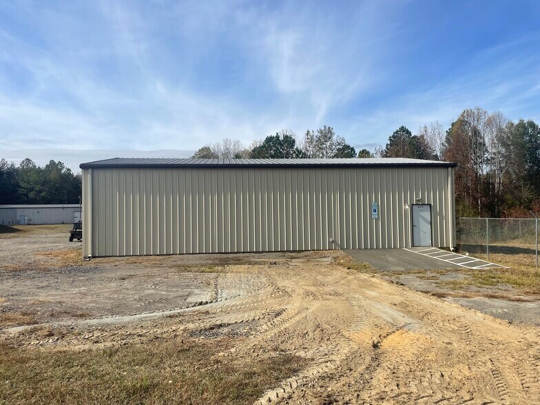 More Photos Of 645 Bess Town Rd, Bessemer City Warehouse For Lease