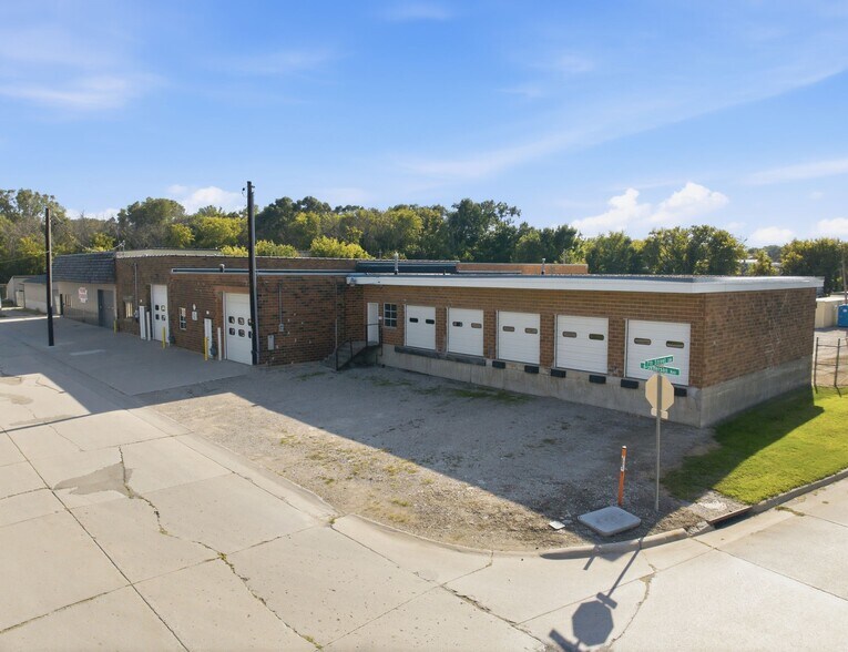 Primary Photo Of 708-712 S Jefferson Ave, Mason City Warehouse For Sale