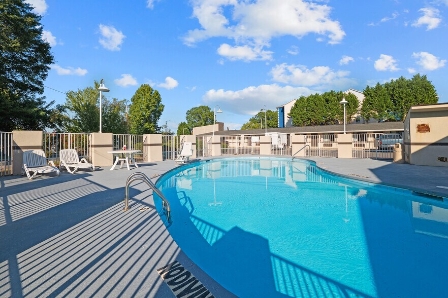 More Photos Of 1721 Broadcast St, Gastonia Hotel For Sale