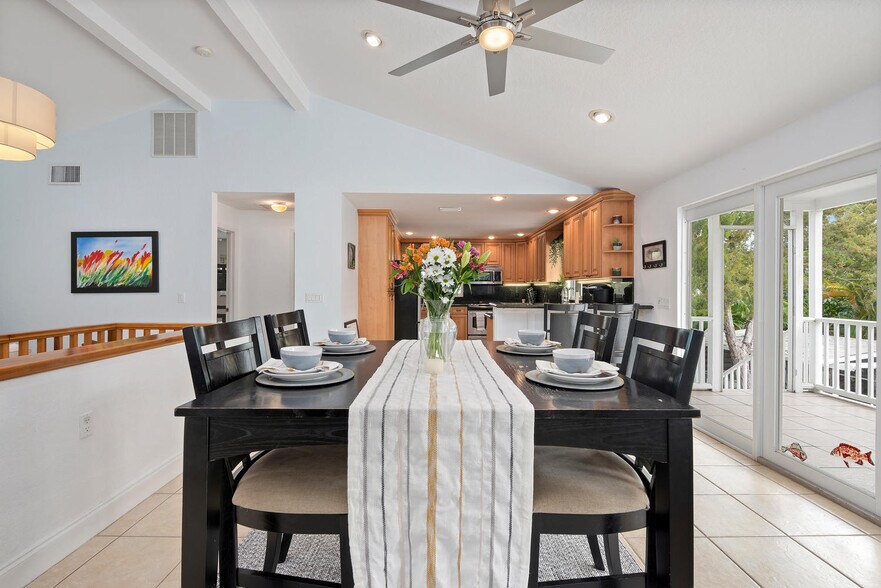 More Photos Of 185 Faubel St, Sarasota Specialty For Sale