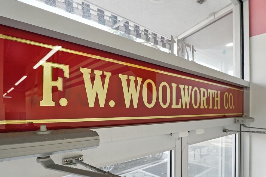 More Photos Of 1729-1731 N Main St, Jacksonville Storefront For Lease