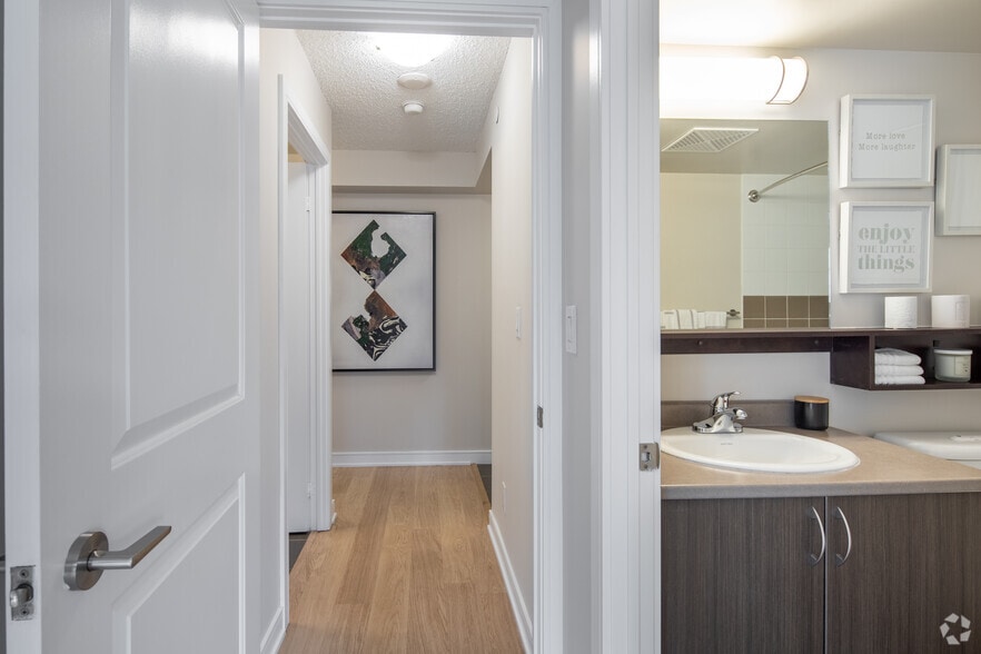 More Photos Of 570 Bay St, Toronto Apartments For Lease