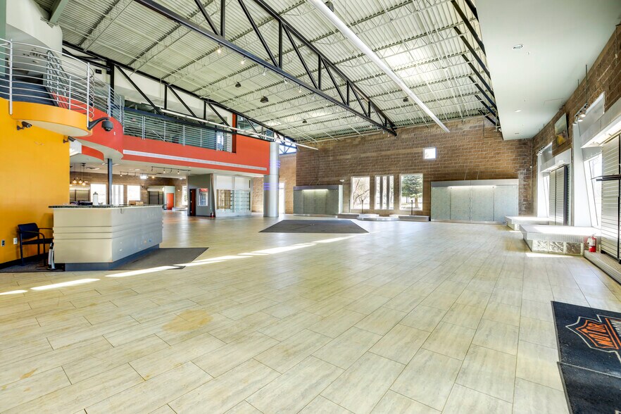 More Photos Of 2885 W County Line Rd, Littleton Auto Dealership For Sale