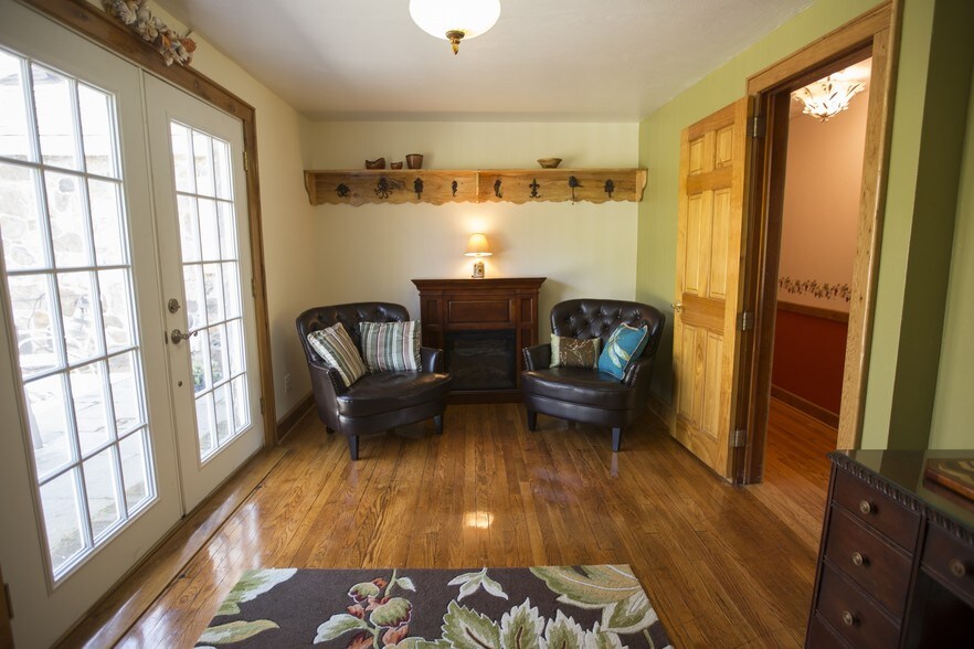 More Photos Of 201 Roses Hill Rd, Richfield Springs Hotel For Sale