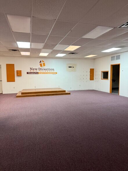 More Photos Of 103 Rogers Rd, Wilmington Light Distribution For Lease