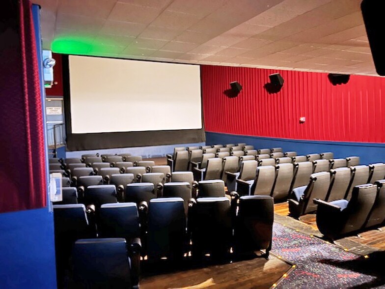 More Photos Of 1311 Adams Ave, La Grande Sports And Entertainment For Sale