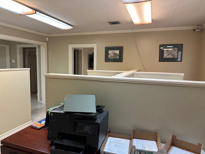 More Photos Of 1405 Moss St, Lafayette Office For Sale