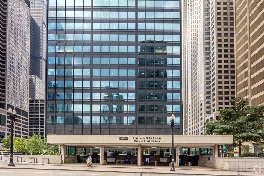 More Photos Of 10 S Riverside Plz, Chicago Office For Lease