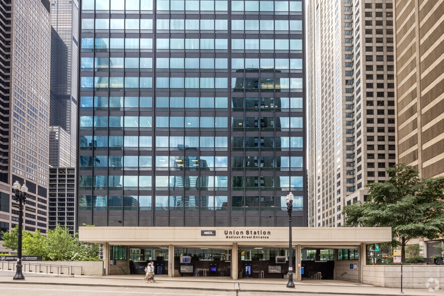 More Photos Of 10 S Riverside Plz, Chicago Office For Lease