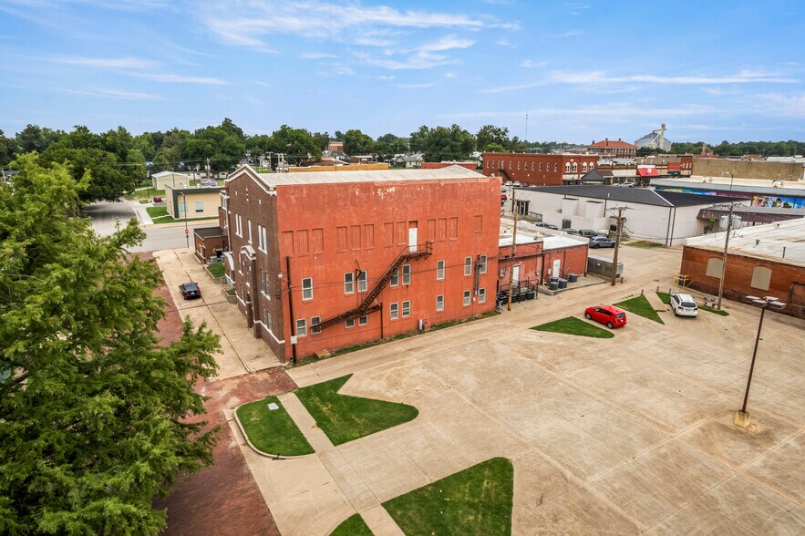 More Photos Of 115-117 W Grand Ave, Tonkawa Storefront Retail Office For Sale