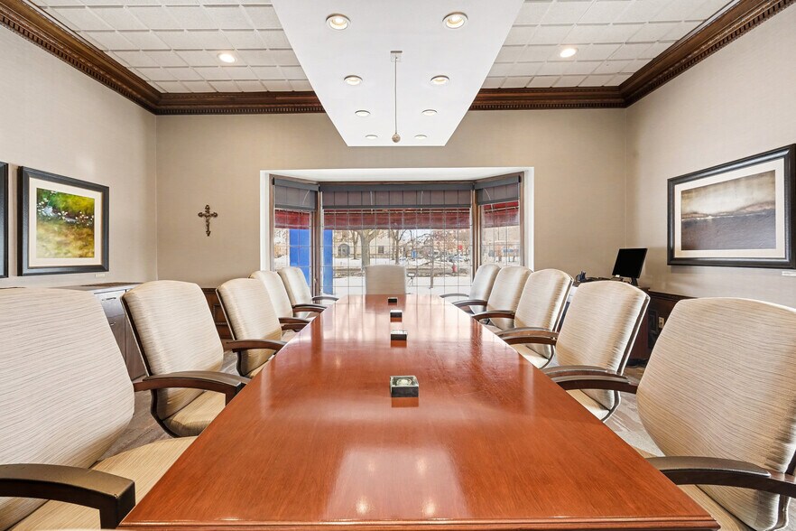 More Photos Of 2450 Park Ave, Minneapolis Office For Sale