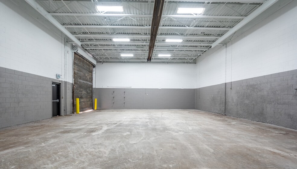 More Photos Of 100 Burland Cres, Hamilton Warehouse For Lease