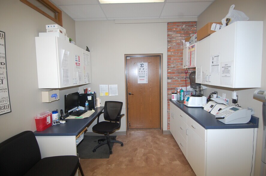 More Photos Of 217 8th Ave, Wellman Medical For Lease