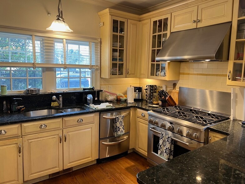 More Photos Of 308 Old Main St, South Yarmouth Hospitality For Sale