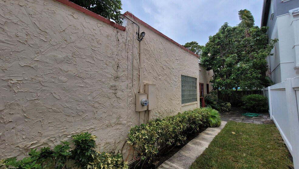 More Photos Of 265 NE 5th Ave, Delray Beach Office For Lease