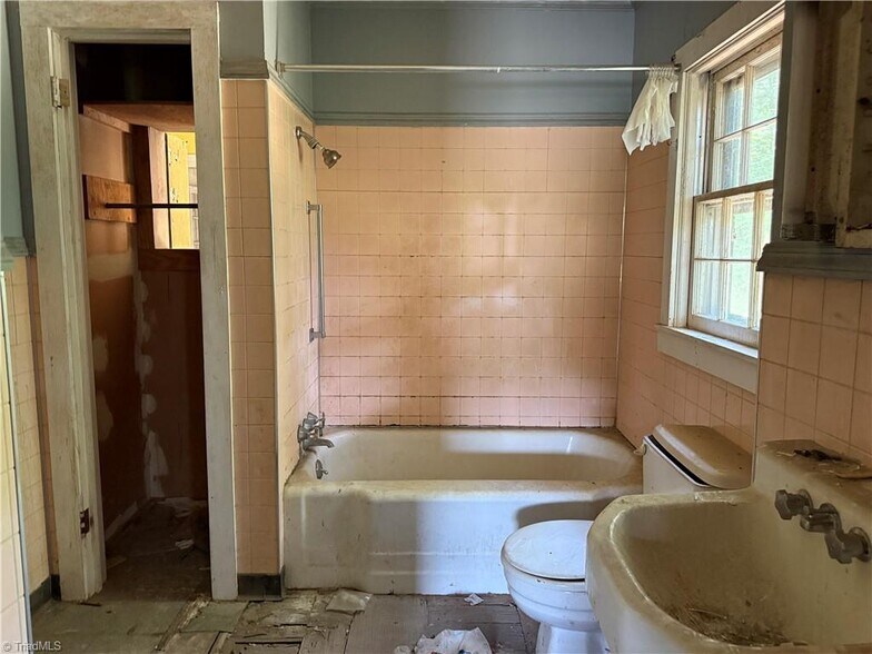 More Photos Of 607 Kirby Rd, King Land For Sale