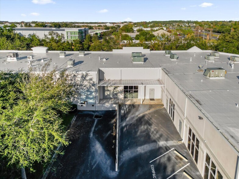 More Photos Of 422 S Alafaya Trl, Orlando Loft Creative Space For Sale