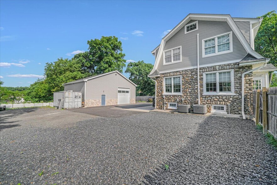 More Photos Of 363 S Middletown Rd, Nanuet Flex For Sale